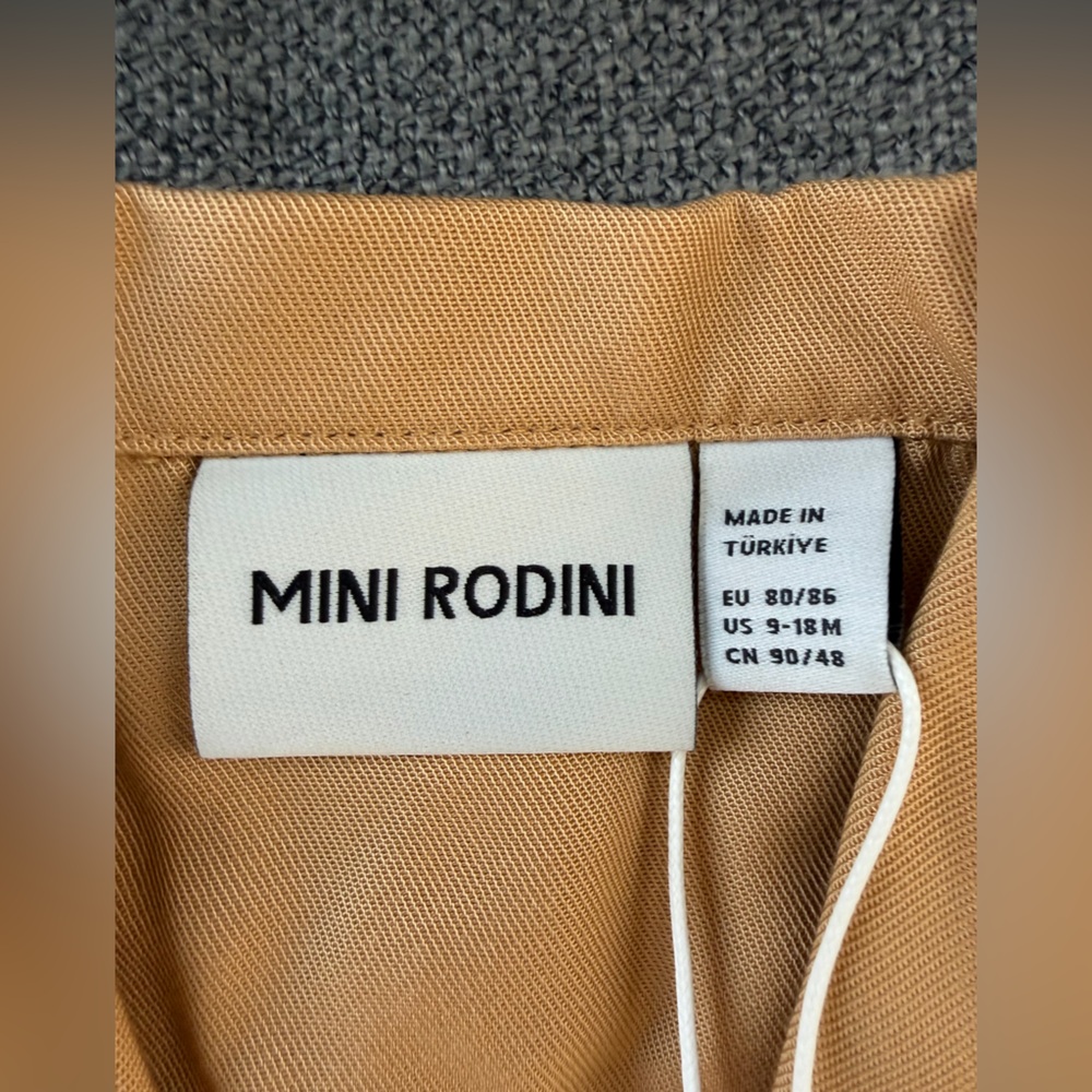 Mini Rodini Tan button up with hound dogs NWT 9-18mo - Picture 2 of 4